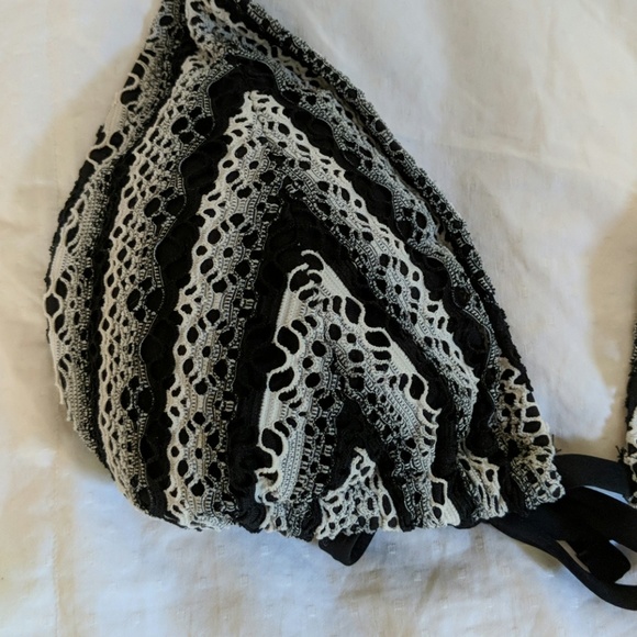 Mossimo D/DD bikini top - Picture 2 of 4